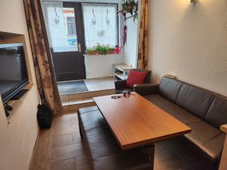 Halle EG, Bestpreis in Preis- Leistung, 1- 3 Doppelzimmer, plus TV Lounge extra Küche u Bad bis 6 Personen - Halle an der Saale - 9