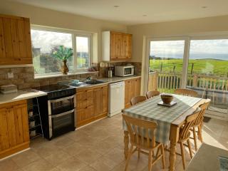 Amazing Sea Views, Short Walk to the Beach - 9