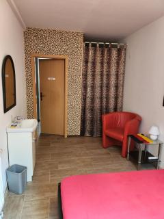 Halle EG, Bestpreis in Preis- Leistung, 1- 3 Doppelzimmer, plus TV Lounge extra Küche u Bad bis 6 Personen - Halle an der Saale - 3