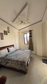 Hotel Vrindavan Hari - Haridwar - 5