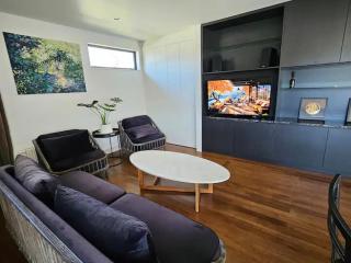 Urban Oasis Villa Your Perfect City Escape - 2