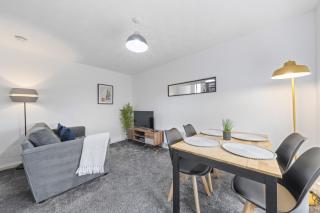 Serviced Apartment in Lanarkshire Close to M8 M74 with Free Parking - Long Stays Available - 1