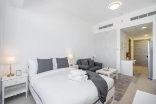 StayShort - Studio in Bloom Heights with Captivating City View - 2