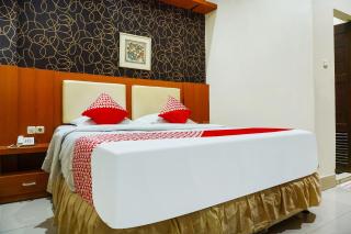 Hotel O near Mall Panakukang formerly Rika Hotel Makassar - 4