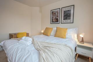 Elegant 2BR Retreat with Secure Parking - Birmingham - 9
