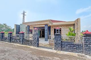 OYO 91353 Hotel Surya Andesa - 1