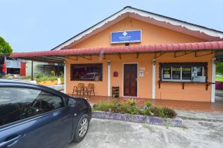 OYO 90561 Awan Biru Motel - Pantai Cenang - 5