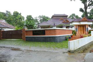 Kudajadri Heritage Pool Homestay Kothamangalam - Kotamangalam - 9