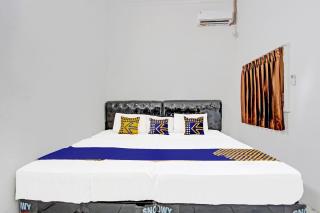 OYO Life 91523 Kenari Guesthouse - Kudus - 9