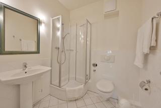 Ferienwohnung-6-mit-Sauna-WLAN-6-Pers-Sellin-auf-Ruegen-Villa-Celia-200-m-vom-Strand-entfernt - 4