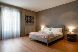 Italianflat - spacious 3 bedroom with balcony San Babila Area - Milan - 8