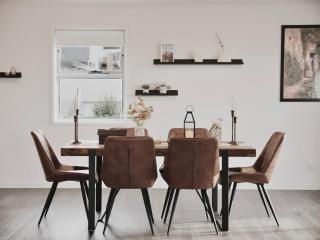 Modern holiday home in Hobart - Stunning Mountain & Water views - Rosetta - 4