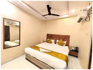 VARANASI HOTEL BNK GRAND Near Goḏawalia Chauraha - 100 Meter From Baba Vishwanath Temple & Ganga Arti Ghat #Fully Air Conditioned Room - #Prime Location #Wi-Fi #Lift #Hygiene & Spacious Room - A Top Rated Hotel - Varanasi - 6