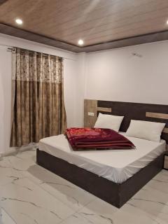 Hotel Namami Gange & Restaurant - 9