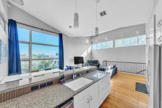 Modern Comfort in the Heart of Museum District townhouse - Houston - 8