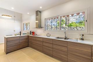 Luxury villa with tennis & pool - 2