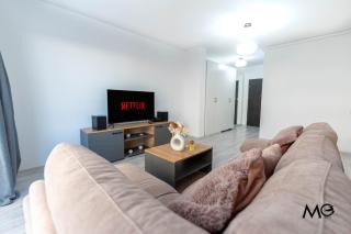 MoHost Pink - Luxurious Mountain View Retreat - Braşov - 4