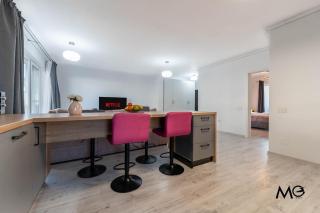 MoHost Pink - Luxurious Mountain View Retreat - Braşov - 1