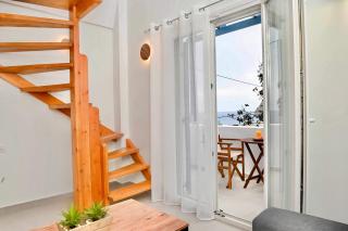 Serenite Santorini Getaway offering 2 Bedrooms and Stunning Sea Views - Kamari - 3