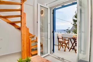 Serenite Santorini Getaway offering 2 Bedrooms and Stunning Sea Views - Kamari - 1