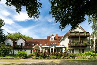 Hotel-Pension Lindenhof - Tarnewitz - 0
