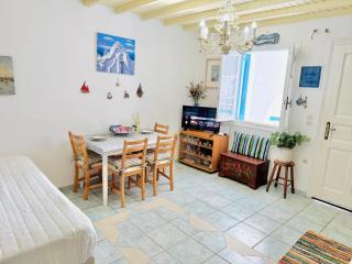 Stylish 2 Bd Escape Apt with Patio at Ornos Beach - Ornos - 3