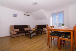 Apartments Mato with balconies, garden & the sea view - Seget Vranjica - 9
