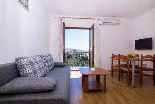 Apartments Mato with balconies, garden & the sea view - Seget Vranjica - 6