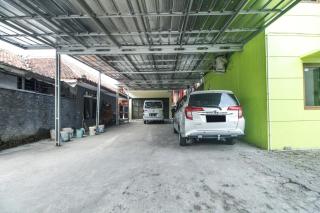 OYO Life 91606 Nadin Guest House Syariah - Garut - 5