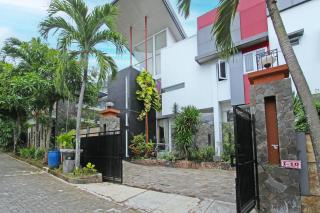 Super OYO Capital O 91665 D'prof Exclusive Guesthouse - Semarang - 9