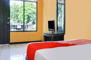 SPOT ON 91797 Mutiara Guest House - Karawang - 8