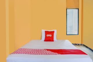 SPOT ON 91797 Mutiara Guest House - Karawang - 6
