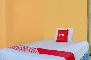 SPOT ON 91797 Mutiara Guest House - Karawang - 4