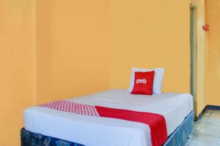 SPOT ON 91797 Mutiara Guest House - Karawang - 7