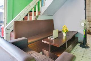 SPOT ON 91797 Mutiara Guest House - Karawang - 2