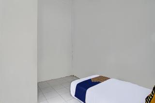 SPOT ON 91828 Homestay Dinda Syariah Near Masjid Al Amin - Parit - 4