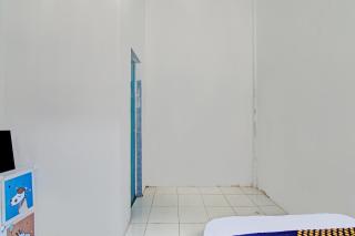 SPOT ON 91828 Homestay Dinda Syariah Near Masjid Al Amin - Parit - 7