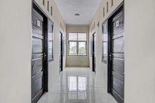 SPOT ON 91828 Homestay Dinda Syariah Near Masjid Al Amin - Parit - 2
