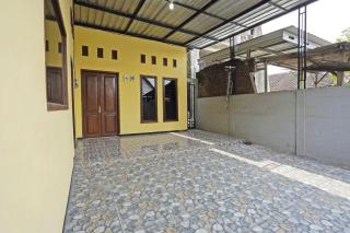 OYO Life 91869 Insan Mulia Kost Syariah - Mojokerto - 1