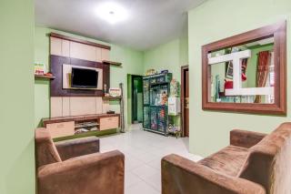 SPOT ON 91875 Nayla Homestay Syariah Near Koro Koro Panam, Karaoke, Pool, & Cafe - Pekanbaru - 9