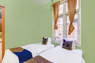 SPOT ON 91875 Nayla Homestay Syariah Near Koro Koro Panam, Karaoke, Pool, & Cafe - Pekanbaru - 6