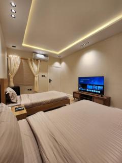 Stylish Twin-Bed Studio - Prime Location - 5