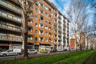 NEW - Modern and Bright - Wi-Fi, A-C - 4 Seats - Milan - 1
