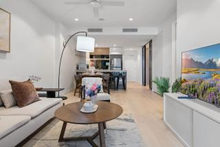 Designer 2 Bed in Queens Wharf Riverfront CBD Gem - 9