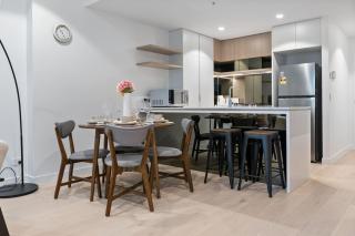 Designer 2 Bed in Queens Wharf Riverfront CBD Gem - Brisbane - 6
