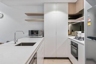 Designer 2 Bed in Queens Wharf Riverfront CBD Gem - Brisbane - 4