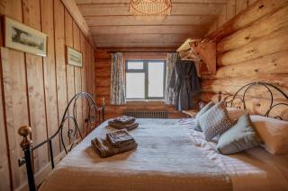 Chestnut - Tedstone Log Cabins - Bromyard - 5