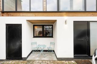 The Upside Down Eco House - Bristol - 9
