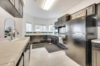 Rudraksha-Luxurious 5 Bedroom House In North East Fresno - Fresno - 3