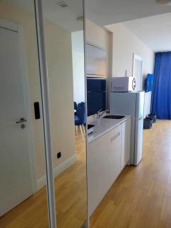 Family Apartment with Sea View 2 Bedrooms & Balcony - Batumi - 4